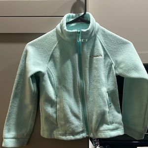 Girls Columbia zip up sweatshirt with zipper pockets. Size xs.